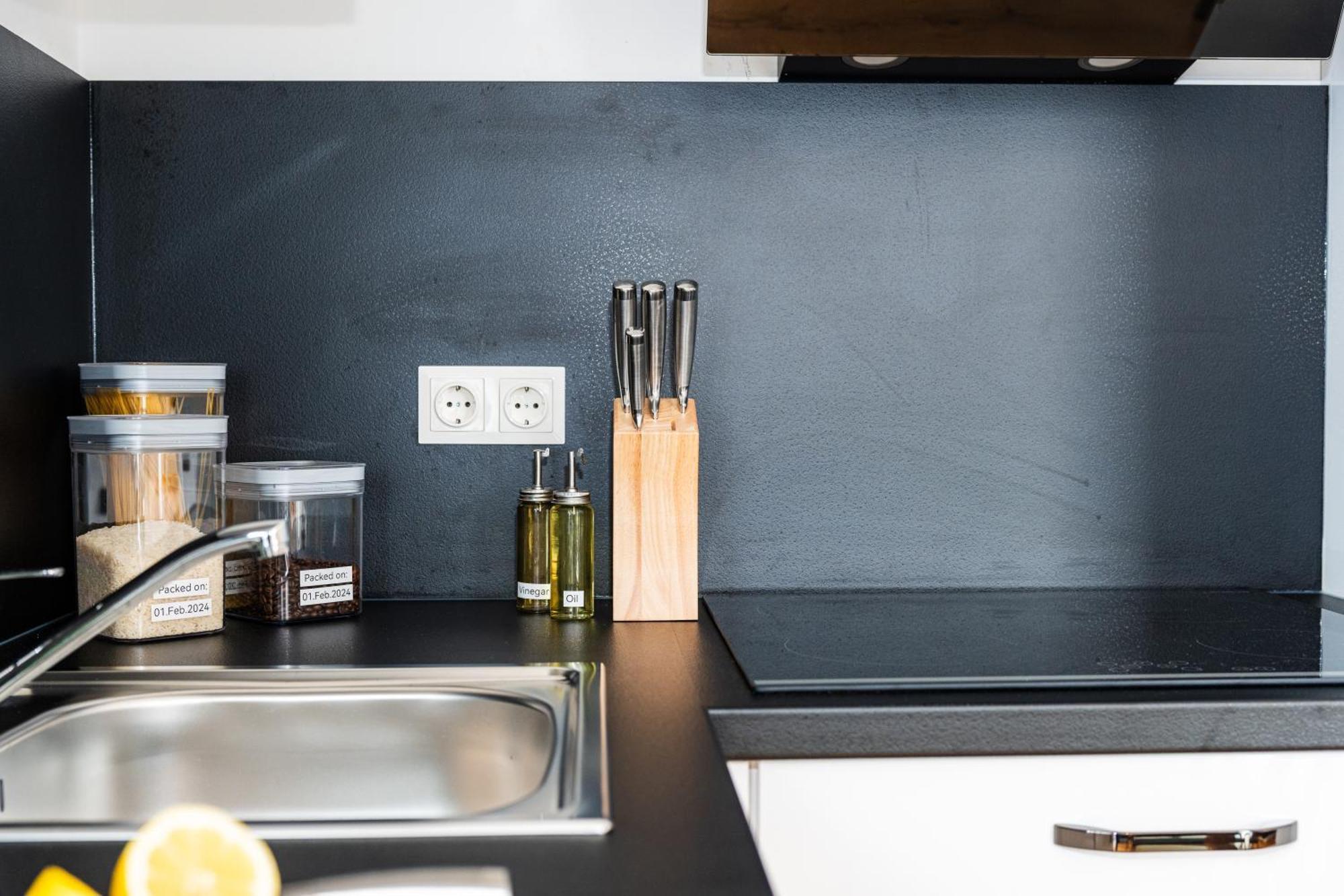 Noblenest: Terrasse - Netflix - Kaffee Appartement Wenen Buitenkant foto